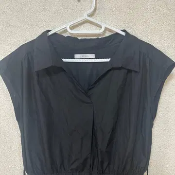 FENNEL 블랙 슬리브리스 셔츠