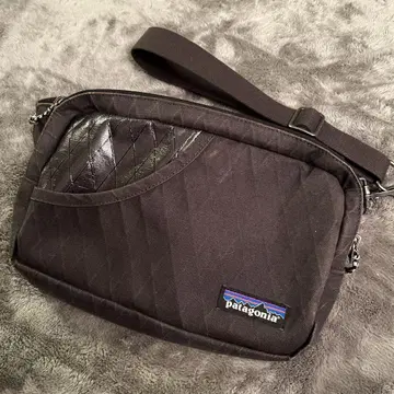 patagonia 블랙 바디백