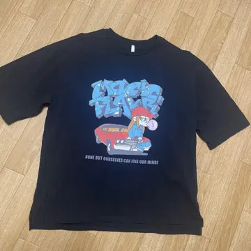 그래픽 프린트 블랙 T셔츠