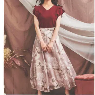미사용 새상품 노엘라 샤인 플라워 프린트 스커트