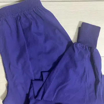 보라색 허리밴딩 조거 팬츠 셔츠 같은 원단감
