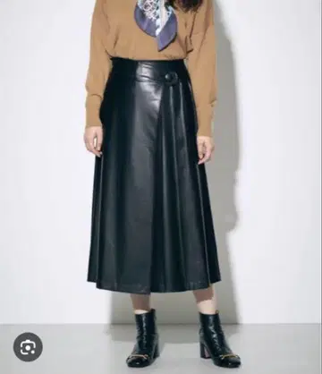 그레이스 콘티넨탈 인조 가죽 랩스커트