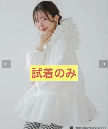 핏모어 프릴 후드 후드티 화이트
