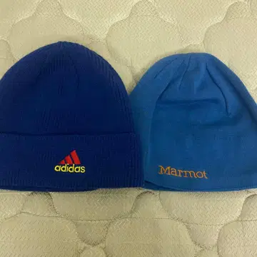 adidas와 Marmot의 니트 모자 세트