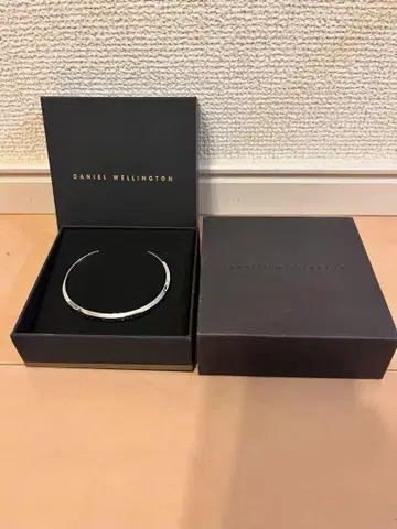 새상품급 DANIEL WELLINGTON 뱅글 S 사이즈 실버