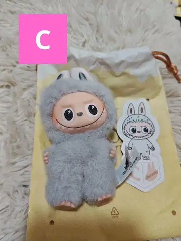 LABUBU pin for love C giving