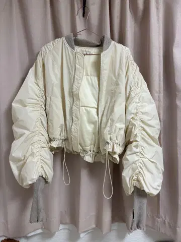 아이보리 숏 기장 마운틴 후드티