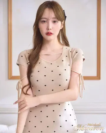 미셸 마카롱 도트 사이드 오픈 니트 원피스 프리 사이즈