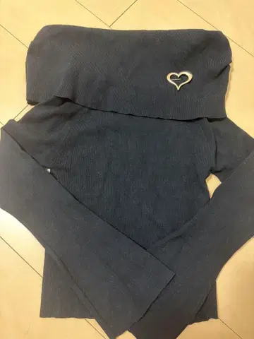 오프숄더 니트