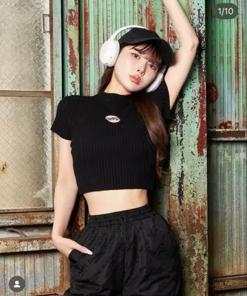 Darich 엠블럼 리브 니트탑 블랙