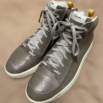 Clarks 그레이 하이컷 스니커즈