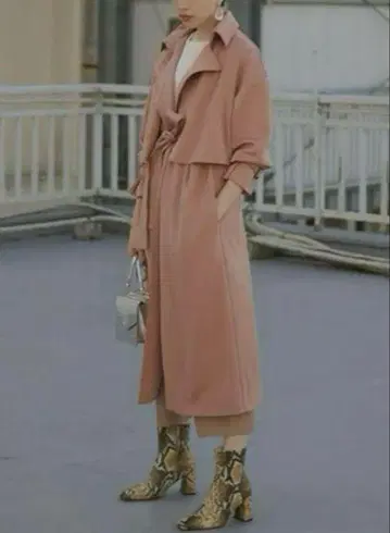 새상품급 AMERI 아메리 CHICK TRENCH COAT 핑크