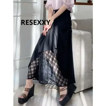 RESEXXY 리젝시 시어 체크 비대칭 스커트 블랙