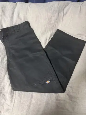 블랙 치노 팬츠 덕 엠블럼 포함