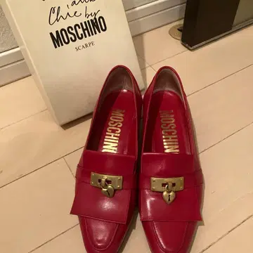 MOSCHINO 로퍼 펌프스 레드