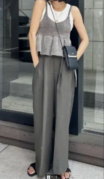 미스 로에 몰드 페플럼 니트 뷔스티에