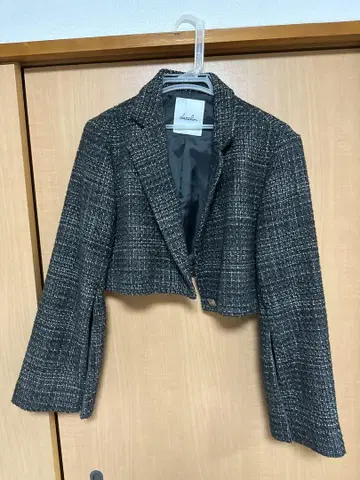dazzlin 트위드 크롭 자켓 블랙 계열
