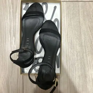 LE TALON 블랙 스트랩 샌들