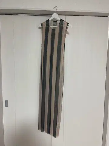 ZARA 스트라이프 슬리브리스 롱 원피스