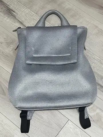 이아파피요네: 메쉬 플랩 백팩