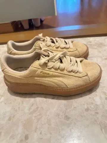 PUMA 화이트 통굽 스웨이드 스니커즈 22.5