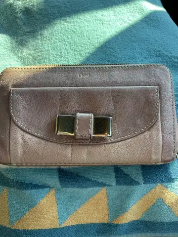 끌로에 핑크 가죽 장지갑 리본 장식