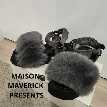 MAISON MAVERICK 퍼 포함 샌들 그레이