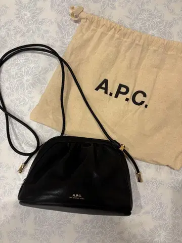 [ 새상품급 ] A.P.C. Ninon 스몰 드로우 스트링 백 블랙