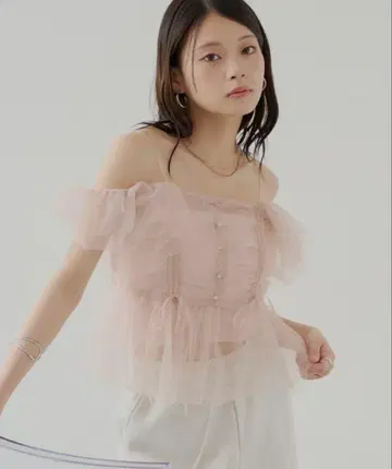 [ 가격 인하 환영 ] CHICO 프릴 디자인 튤 블라우스 미사용 새상품
