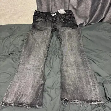 ZARA 블랙 부츠컷 데님