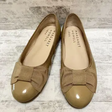 [ 고품질 ] 마가렛호웰 22.5cm 플랫 펌프스 에나멜 베이지