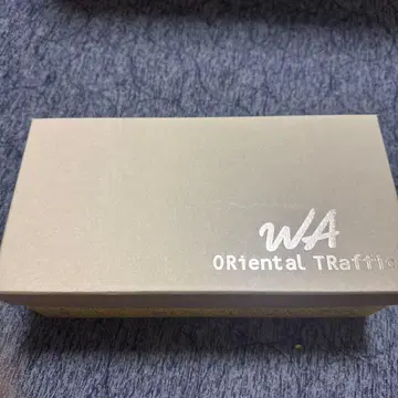 오리엔탈 트래픽 화이트 펌프스 중간 힐