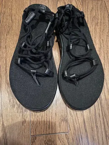 TEVA 샌들