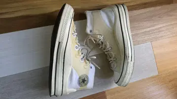 Converse 크림 하이컷 스니커즈