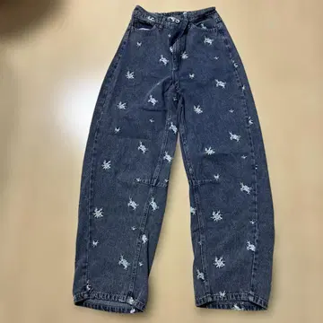 꽃무늬 자수 다크 블루 데님 팬츠