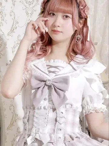 트렌치 세일러 오픈 숄더 블라우스 페일 핑크