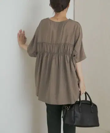 어반 리서치 도어스 백 셔링 돌먼 블라우스 카키