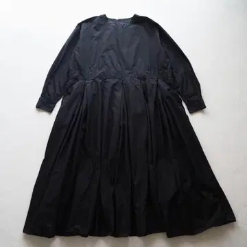베리떼꾸르 뒷 절개 박스 턱 원피스 코튼 롱 긴팔 블랙