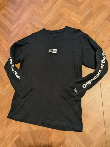 New Era 블랙 긴팔 티셔츠 M
