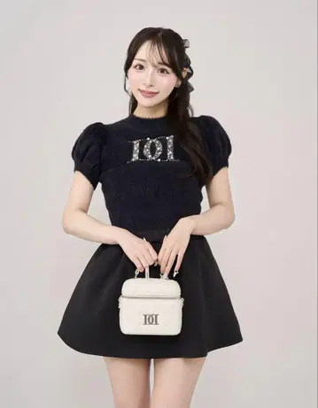 Darich 팬시 비즈 DD 로고 니트탑 BLK
