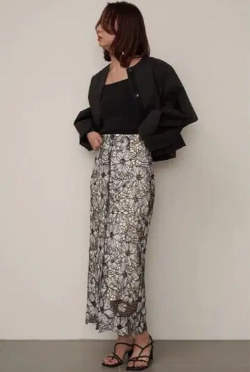 [프레이 아이디] 플라워 라메 레이스 타이트 스커트 FWFS232011