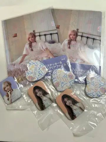 ILLIT 이로하 민주 스티커 & A5 클리어 파일 & 캔 배지 세트