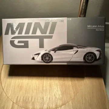 MINI GT 1/64 McLaren Artura Ice Silver