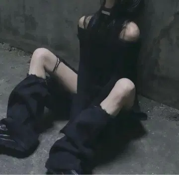 melt the lady damage open slash pants