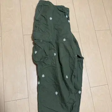 카고 팬츠 꽃무늬 자수 카키