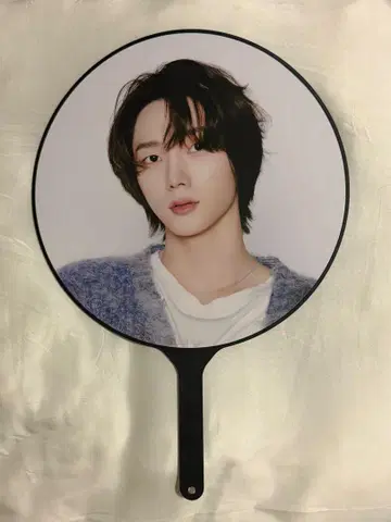 BOYNEXTDOOR 성호 부채
