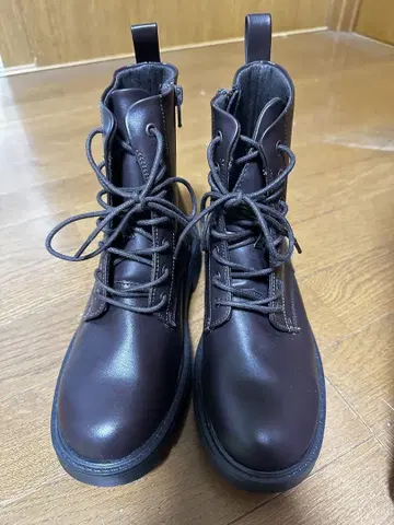 다크 브라운 레이스업 부츠