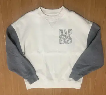 GAP 로고 맨투맨 M 화이트/그레이 짧은 기장