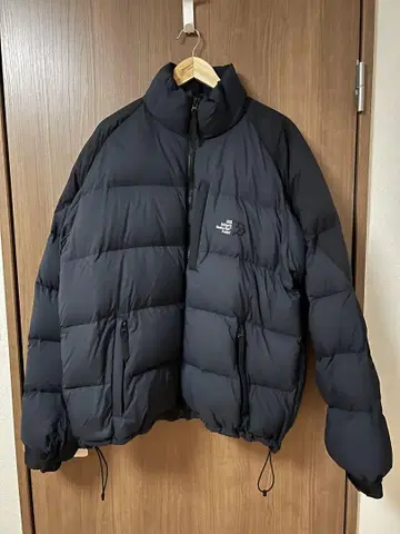 HOMBRENINO 블랙 다운 자켓
