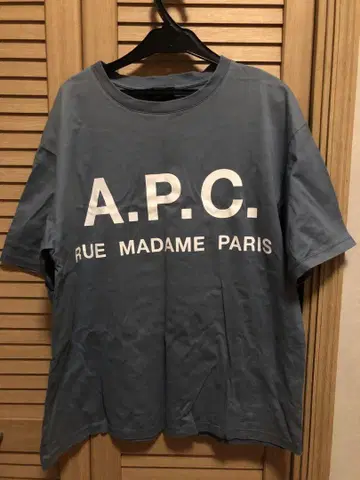 A.P.C. 오버 사이즈 로고 프린트 T셔츠